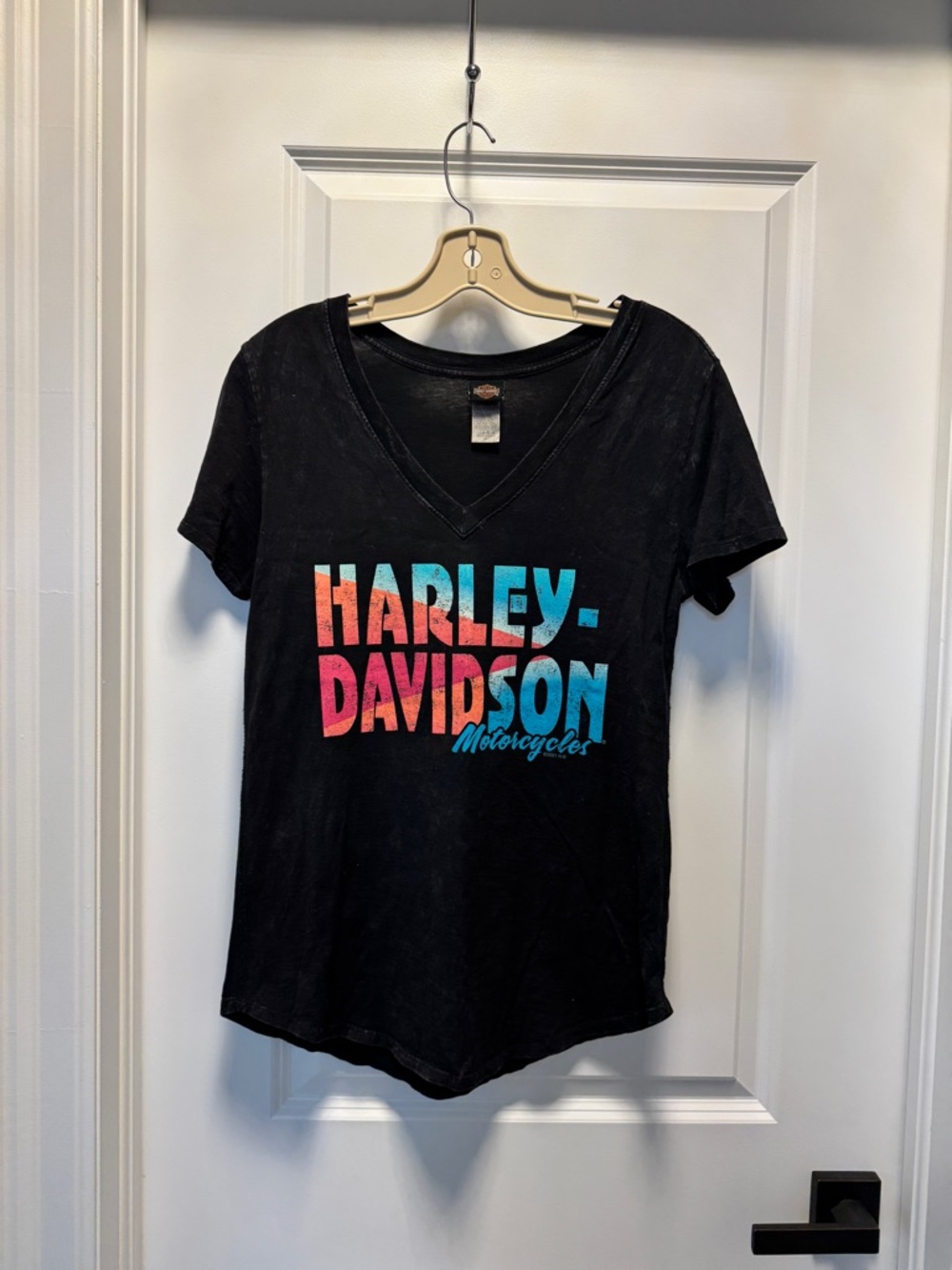 Harley-Davidson Distressed look Black V-Neck tshirt Size Medium NWOT